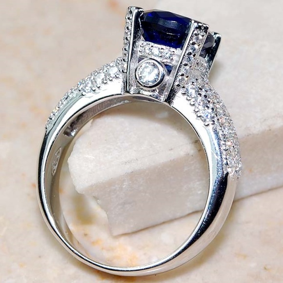 3CT Natural Blue Sapphire and Topaz Ring Size 7 - Picture 3 of 3